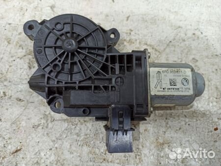 Моторчик заднего левого стеклоподъемника