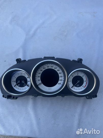 Приборная панель w212