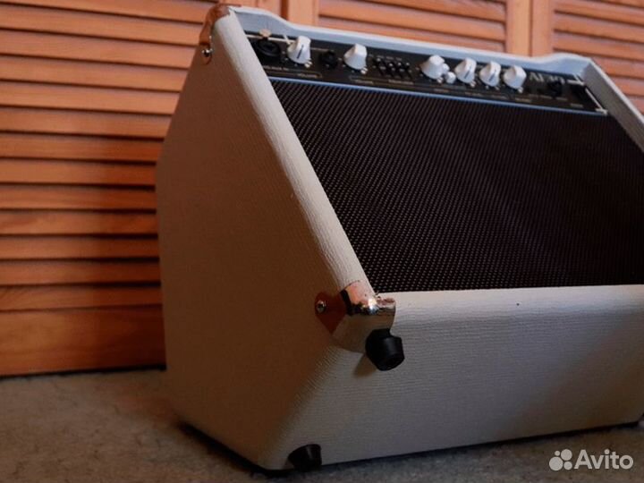 Комбоусилитель для акустической гитары Cort AF30