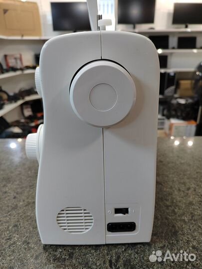 Швейная машина Singer Tradition 2250