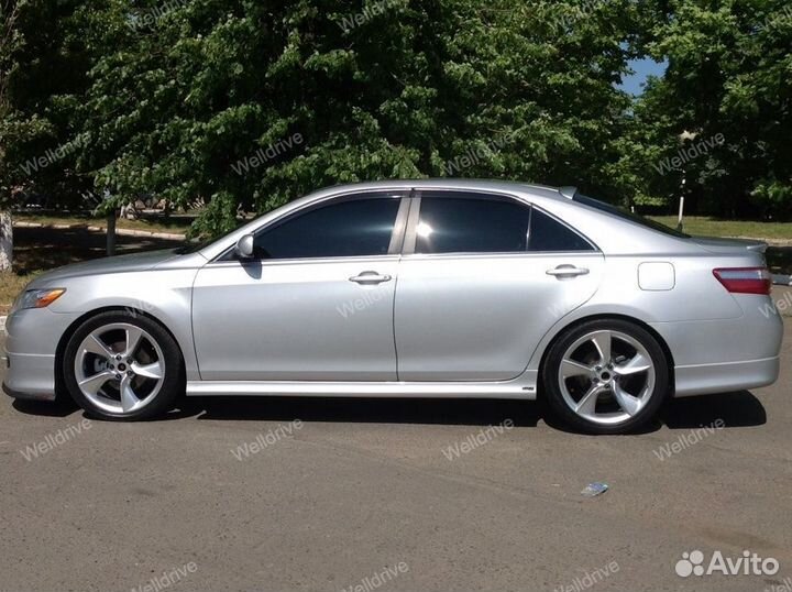 Спойлер Toyota Camry 40 серебристый