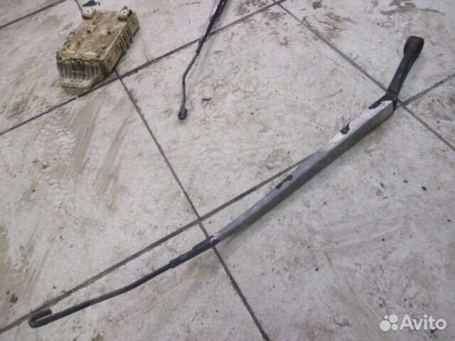 Поводок стеклоочистителя передний правый Hyundai i