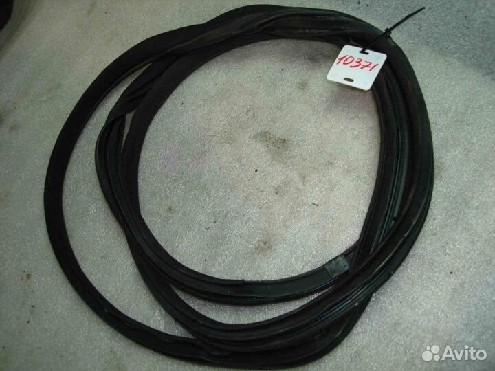 Уплотнитель двери Kia Quoris 2012