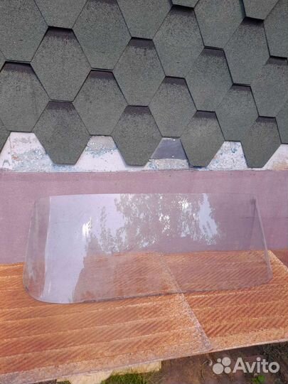 Стекло заднее от москвича.40