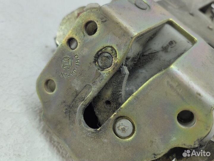 Замок двери задний правый Nissan Liberty 2004