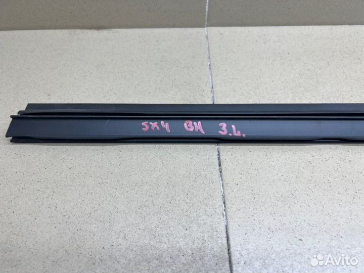 Накладка стекла заднего левая Suzuki Sx4 седан