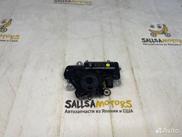 Доводчик крышки багажника Audi Q7 4M crec 2016