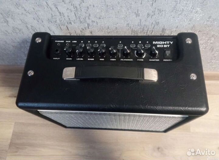 Продам комбоусилитель NUX