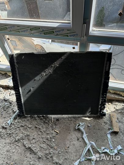 Радиатор охлаждения на BMW m5 f90