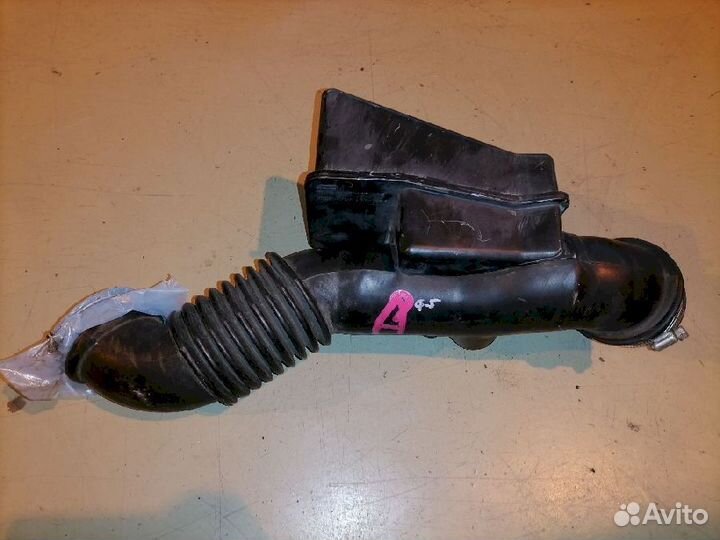 Патрубок воздушного фильтра 17806-62010 Toyota Gra