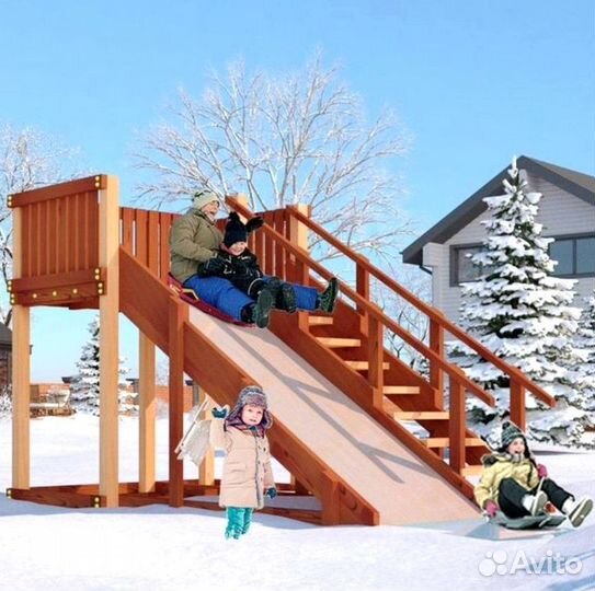 Зимняя деревянная горка 
