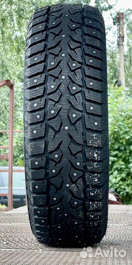Royal Black Royal Stud II 245/45 R20 20