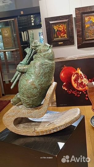 Скульптура бегемота «Счастливый день»