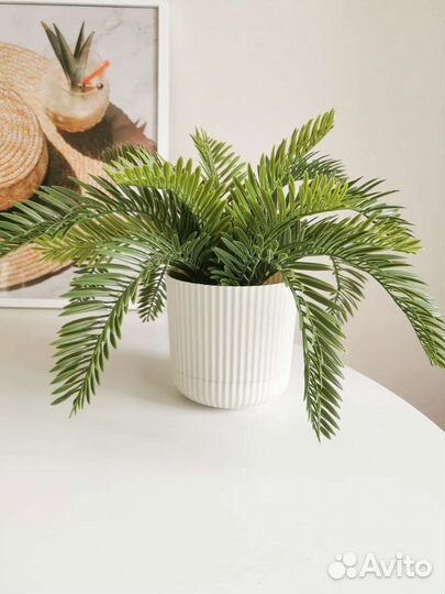 Искусственные цветы в горшках (пальма цикас)