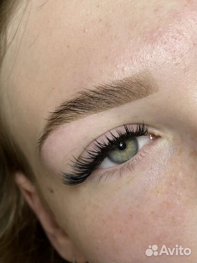 Наращивание ресниц и окрашивание бровей