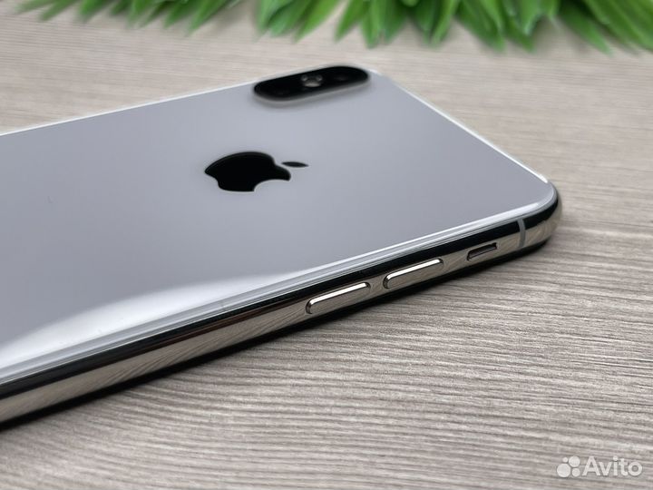 iPhone Xs, 64 ГБ
