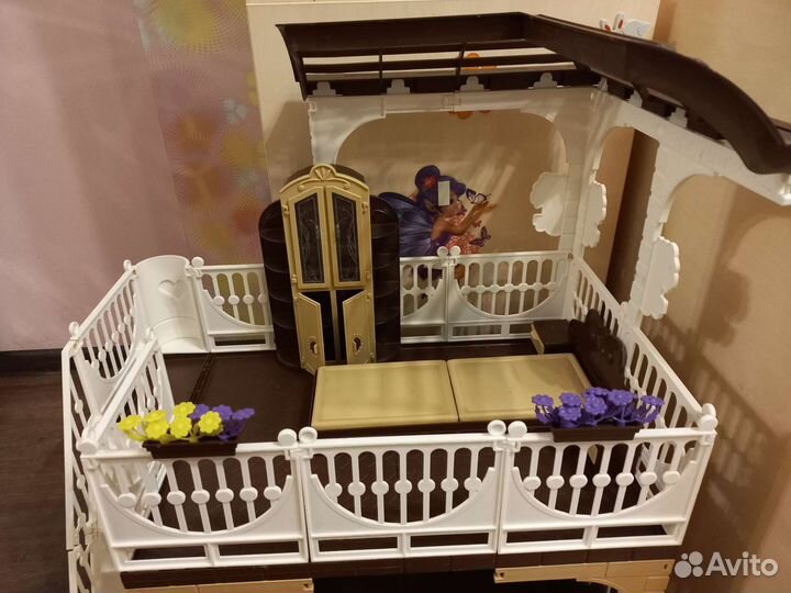 Кукольный дом с мебелью