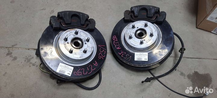 Ступица передняя рычаг Toyota avensis 2 в разборе