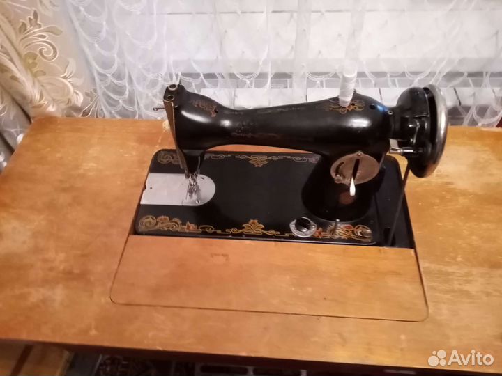 2 швейные машины: ножная и ручная подольские