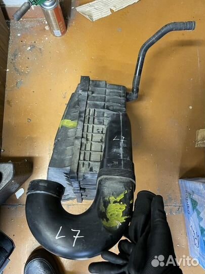 Корпус воздушного фильтра Skoda Yeti 1.8 CDA 2010