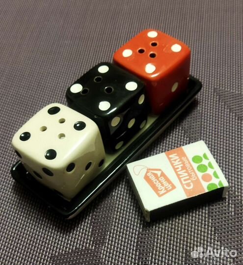 Сувенирные солонка и перечница