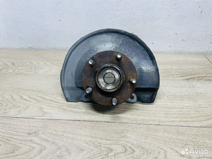 Кулак левый передний Mitsubishi Lancer 10 ASX