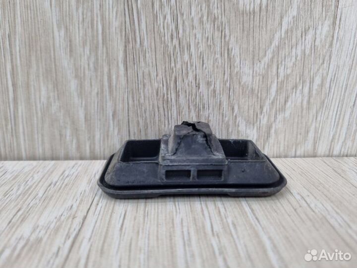 Кожух ограничителя двери Nissan Terrano D10