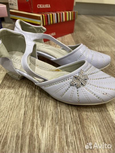 Туфли для девочки белые новые 32