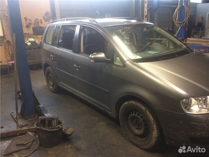 Разбор на запчасти Volkswagen Touran