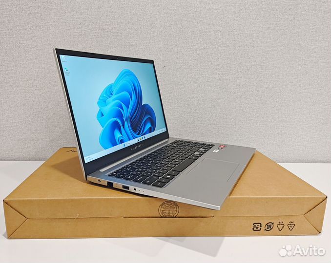 Новый Maibenben M557/Ryzen7/16/512