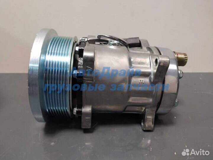 Компрессор кондиционнера New Holland 8970 8670