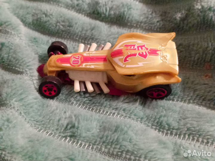 Машинка хотвилс