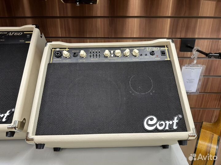 Комбоусилитель б/у для акустической гитары Cort