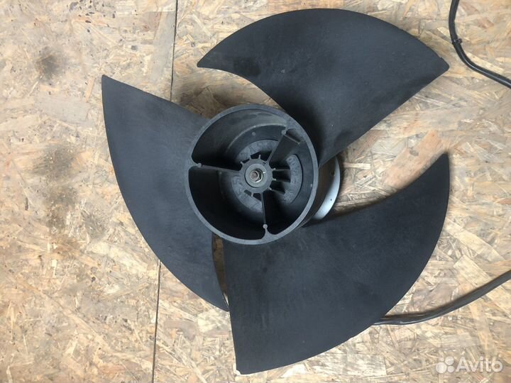 Электромотор с вентилятором охлаждения