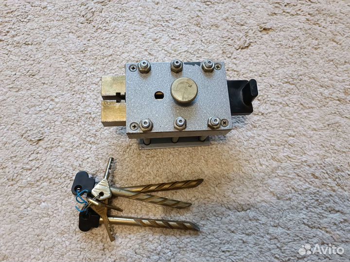 Ригельный замок СССР 2 ключа