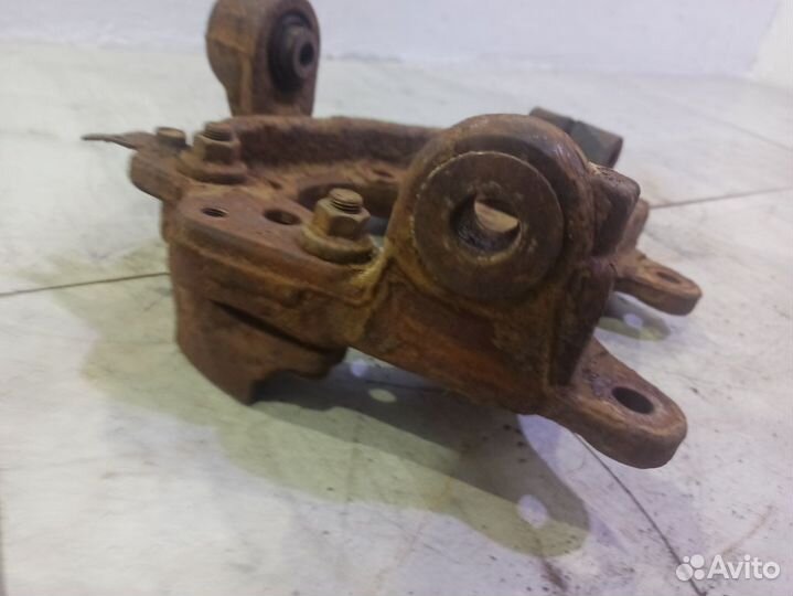 Кулак задний правый 430181LB0A