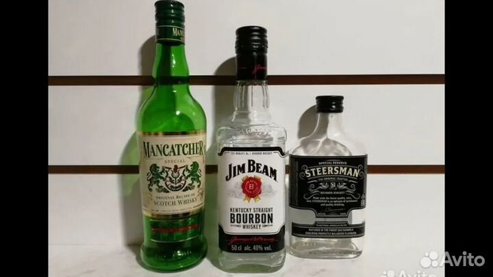 Пустые бутылки из разного алкоголя