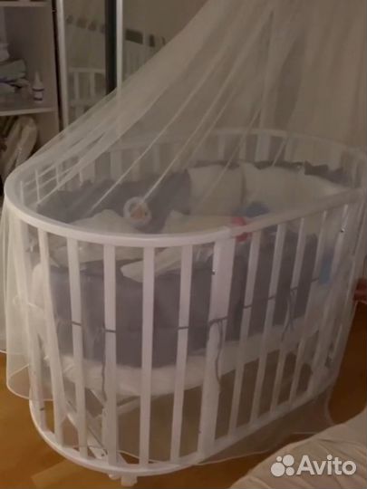 Детская кроватка с маятником овальная