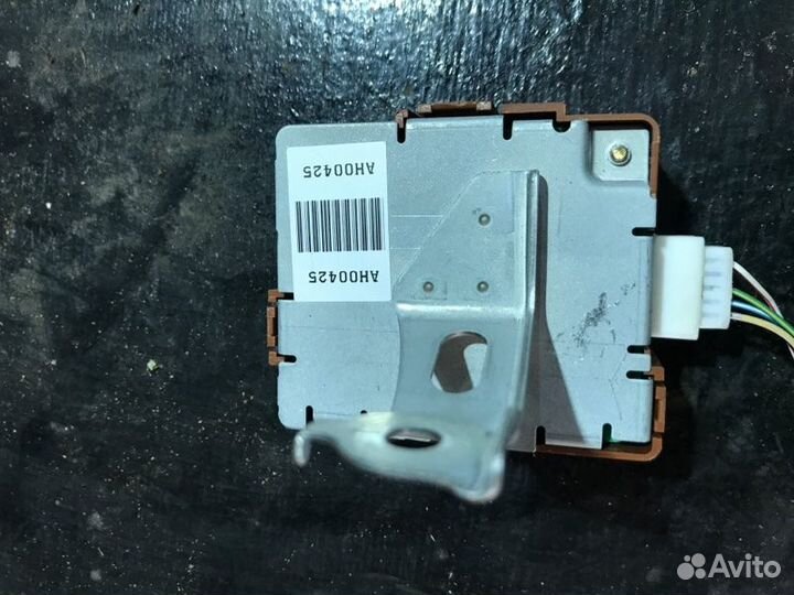 Блок управления дверьми Toyota Avensis AZT255 2005