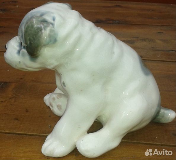 Фарфоровая статуэтка 