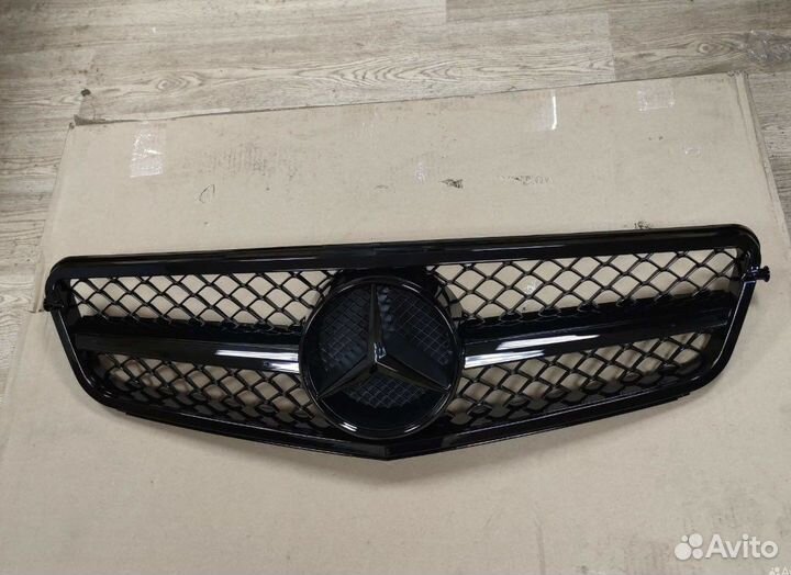 Решетка радиатора mercedes w204 amg