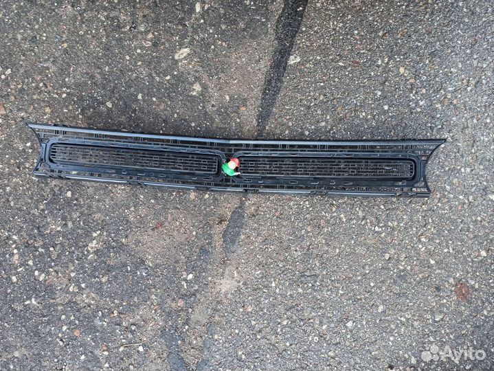 Решетка Dodge challenger верхняя