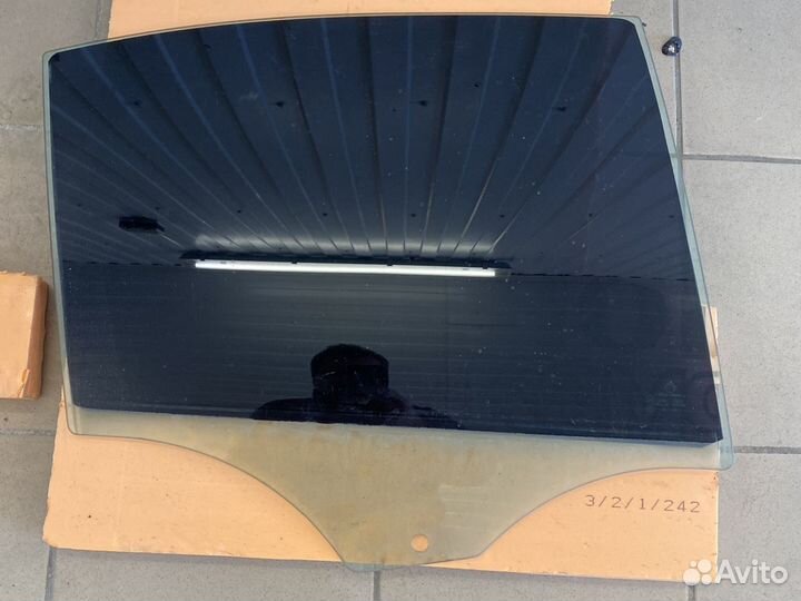 Стекло двери, правая сторона BMW 3, E90, 2011г