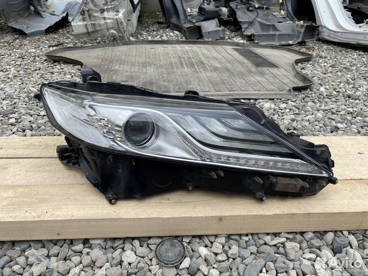 Фара передняя правая toyota camry v70
