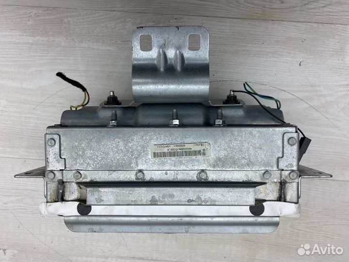 Подушка в торпедо Land Rover Discovery 4 L319