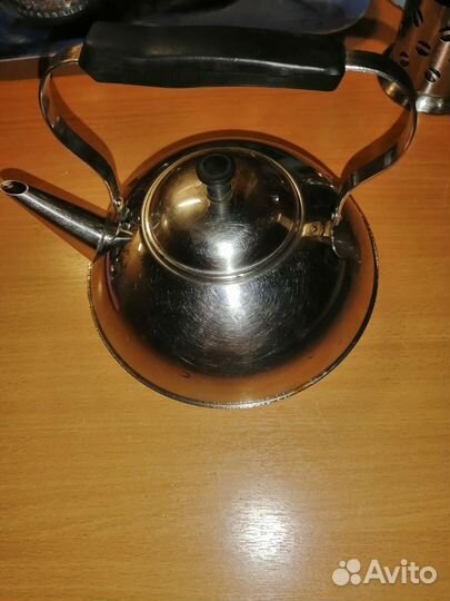 Чайник, сахарница, кухонная утварь