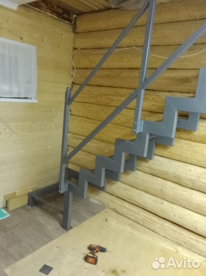 Бюджетные металлические каркасы лестниц