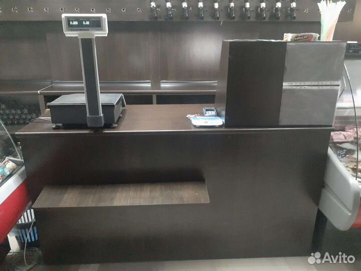 Столешница и стелаж для кранов разливных напитков