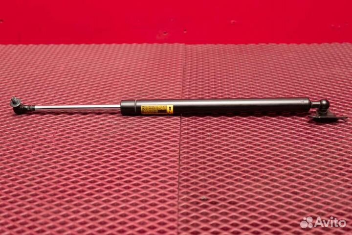 Амортизатор крышки багажника левый Toyota Land