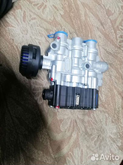 Кран уровня пола mercedes